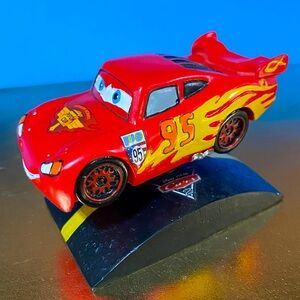 DISNEY PIXAR CARS 2 BOBBLE RUST-EZE LIGHTNING McQUEEN SOLID RESIN RACING CAR